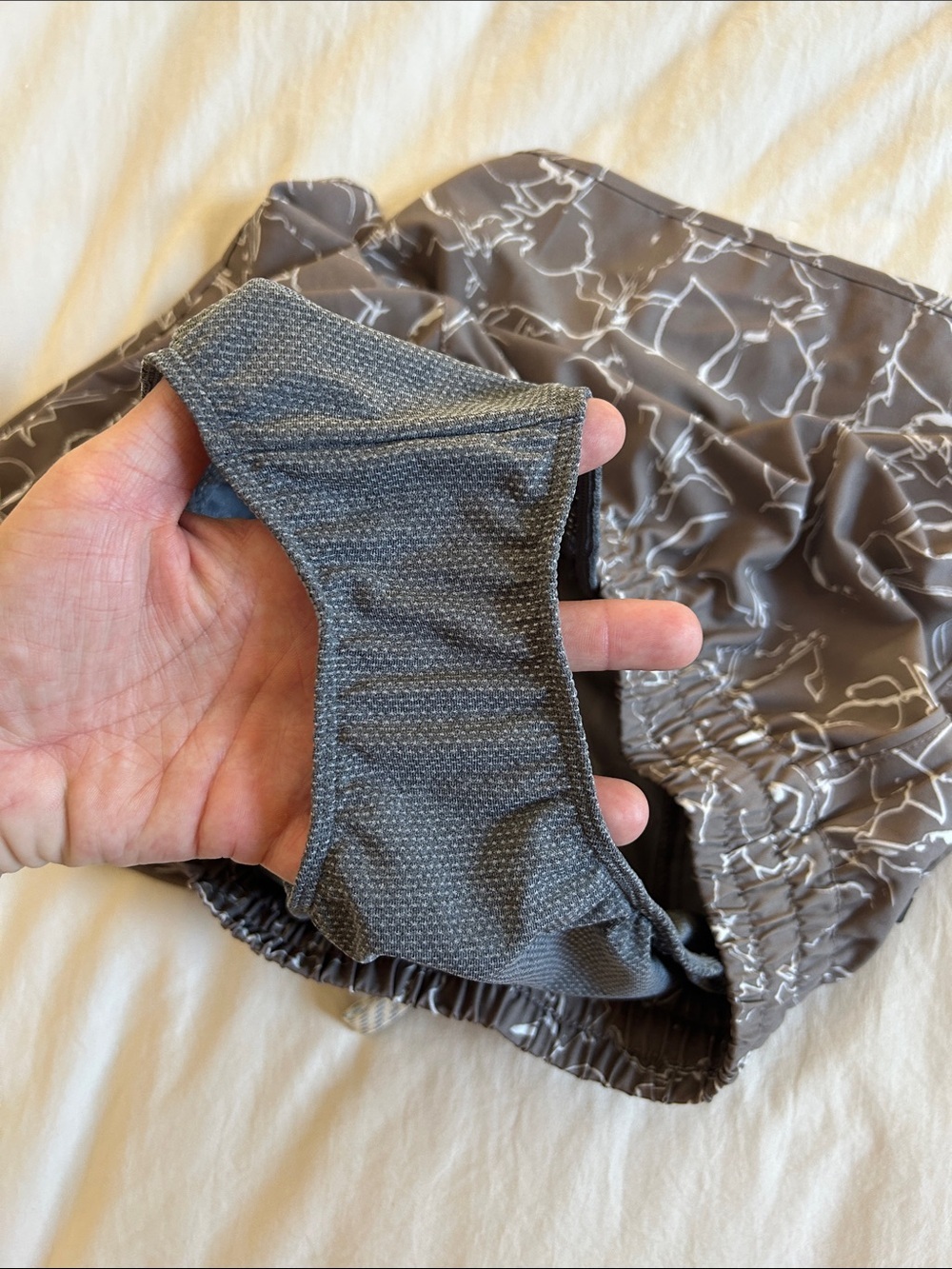 Vuori Shorts. Size medium. 4.5” inseam. Liner. Like new - Picture 4 of 5